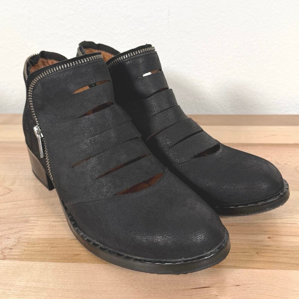 Gentle Souls Kenneth Cole Bailey Black Leather Cutout Ankle Boots 8.5